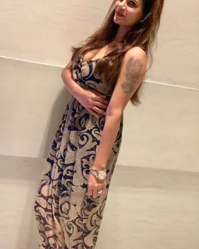 Hilli Escort